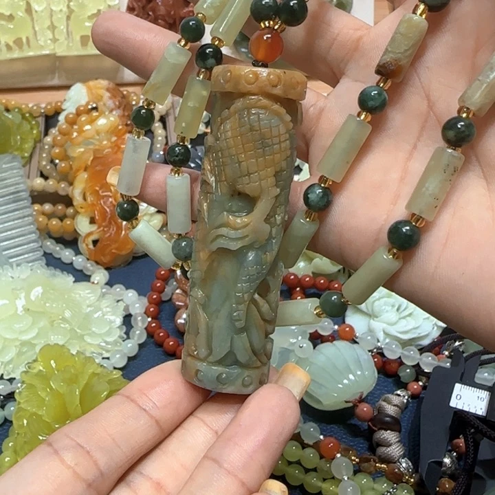 合金蛇纹石玉吊坠