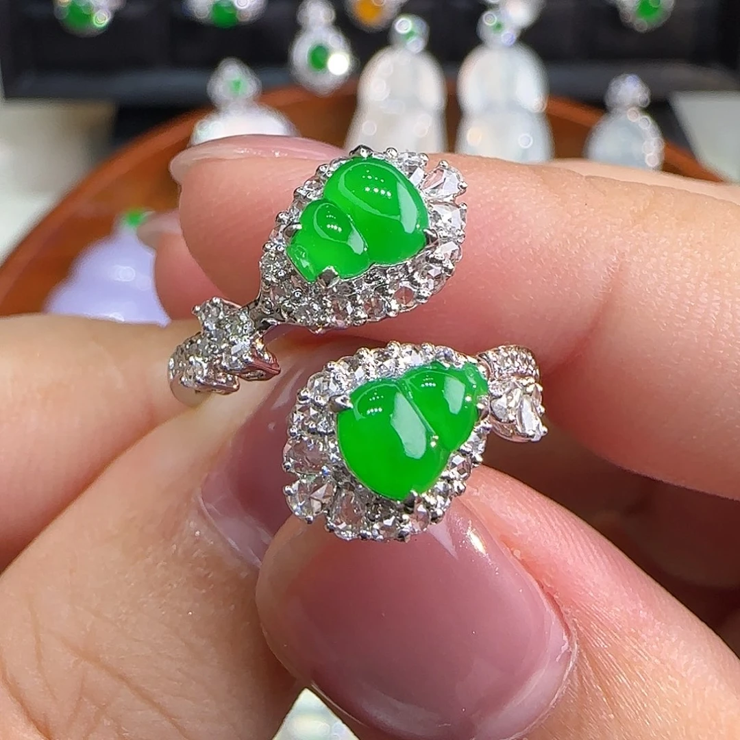 18K金镶嵌戒指翡翠天然翡翠