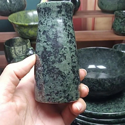 蛇纹石玉未镶嵌分酒器