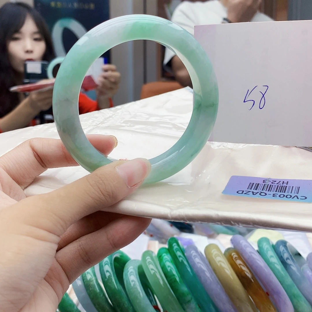 翡翠手镯未镶嵌5677789999990999