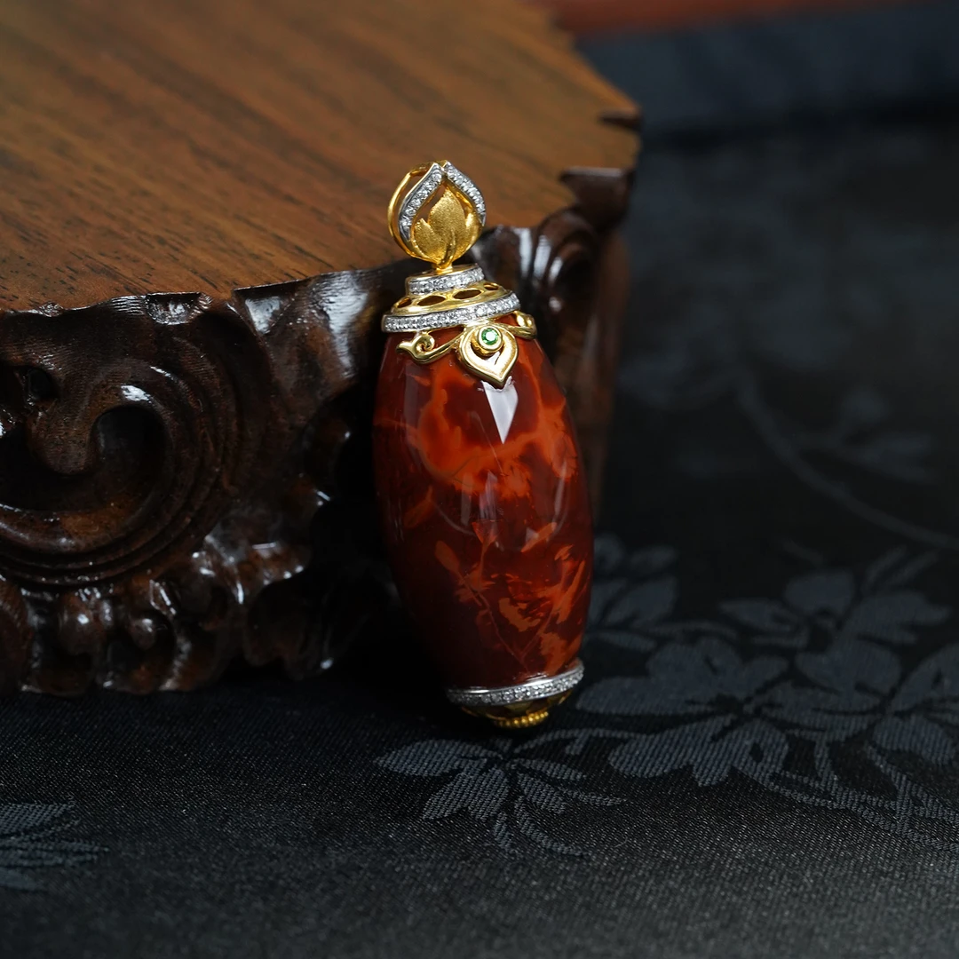 【凤鸣珠宝】 天然南红原矿18K金镶典藏级桶珠吊坠 D-739