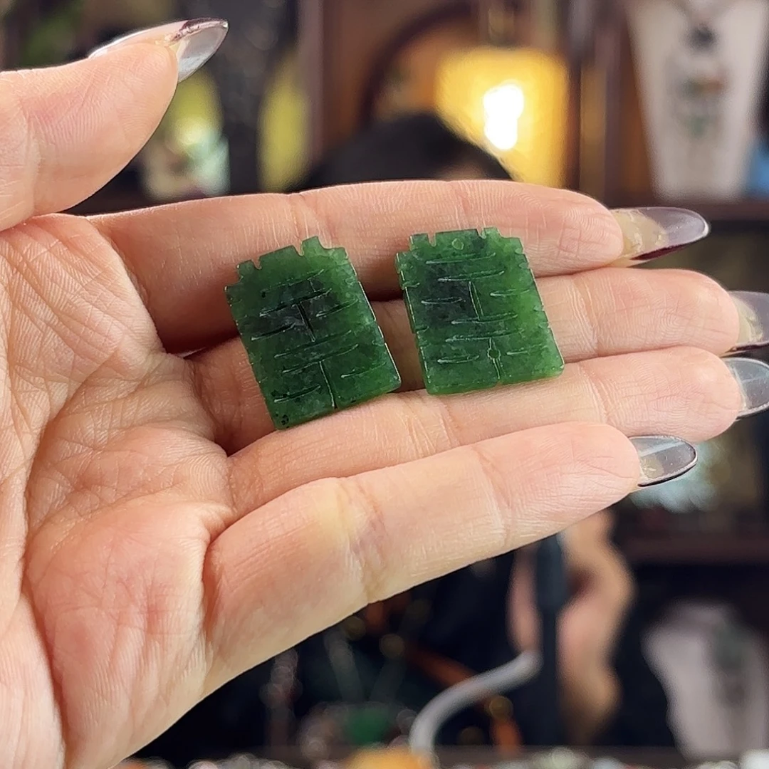 翡翠未镶嵌耳饰亏出