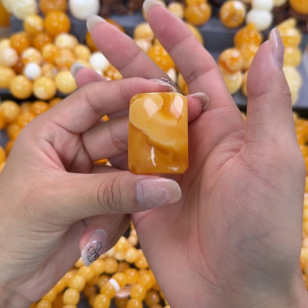 蜜蜡未镶嵌珠宝奇石