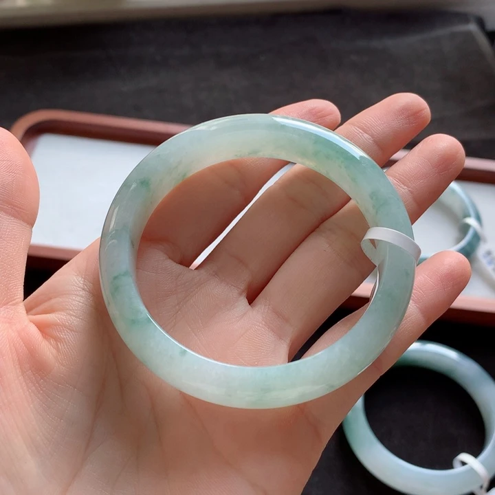 翡翠手镯未镶嵌手镯
