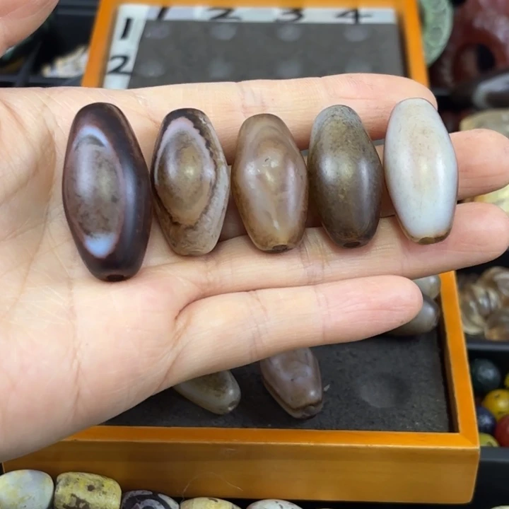 ****妍玛瑙/玉髓未镶嵌颈饰