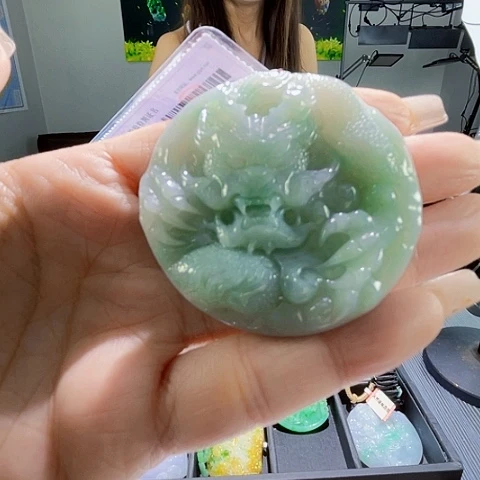 颈饰未镶嵌翡翠一个