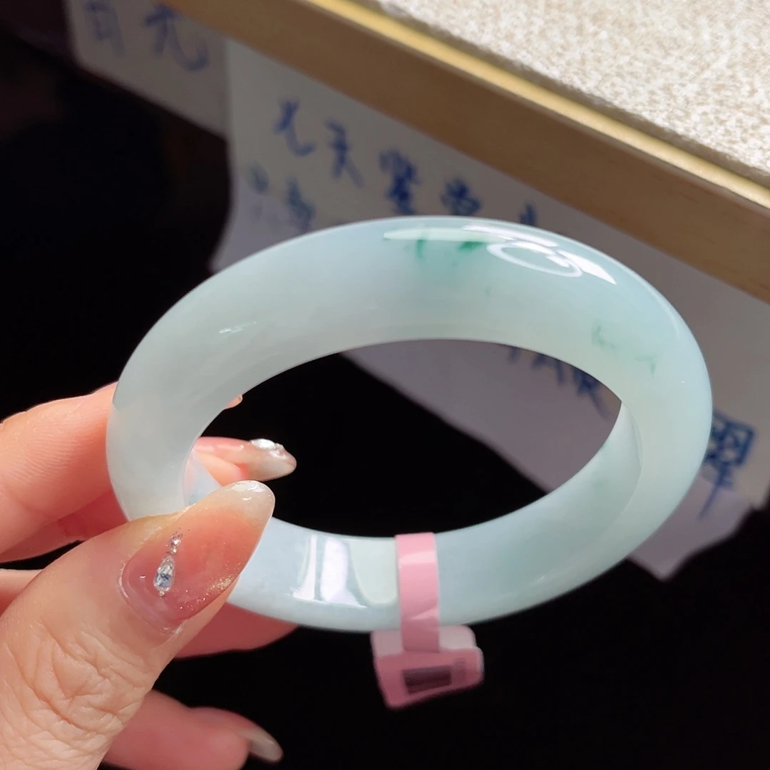 珈***柠翡翠未镶嵌手镯手镯