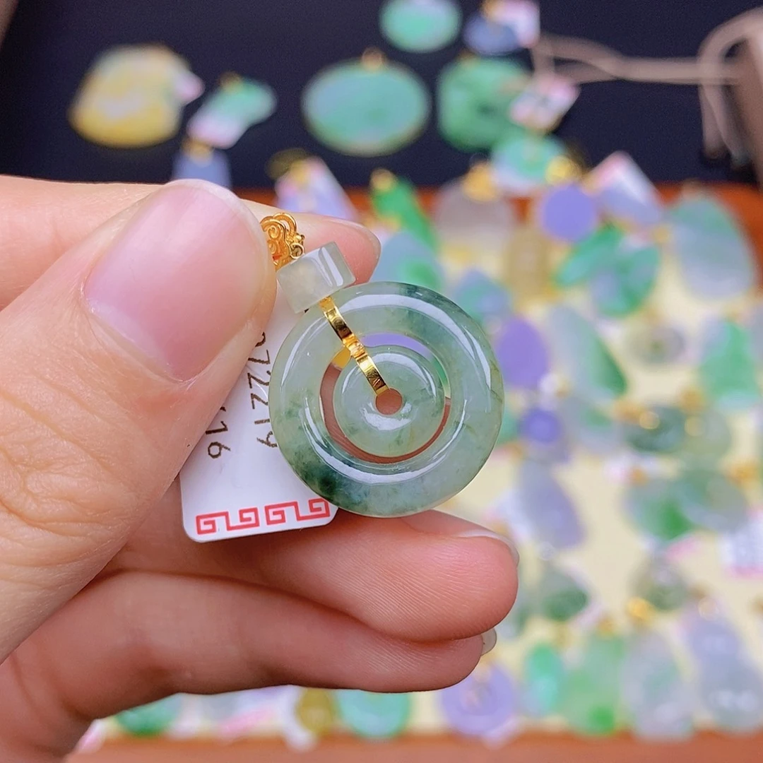 翡翠颈饰18K金镶嵌翡翠