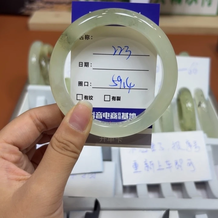 未镶嵌岫玉手镯天然