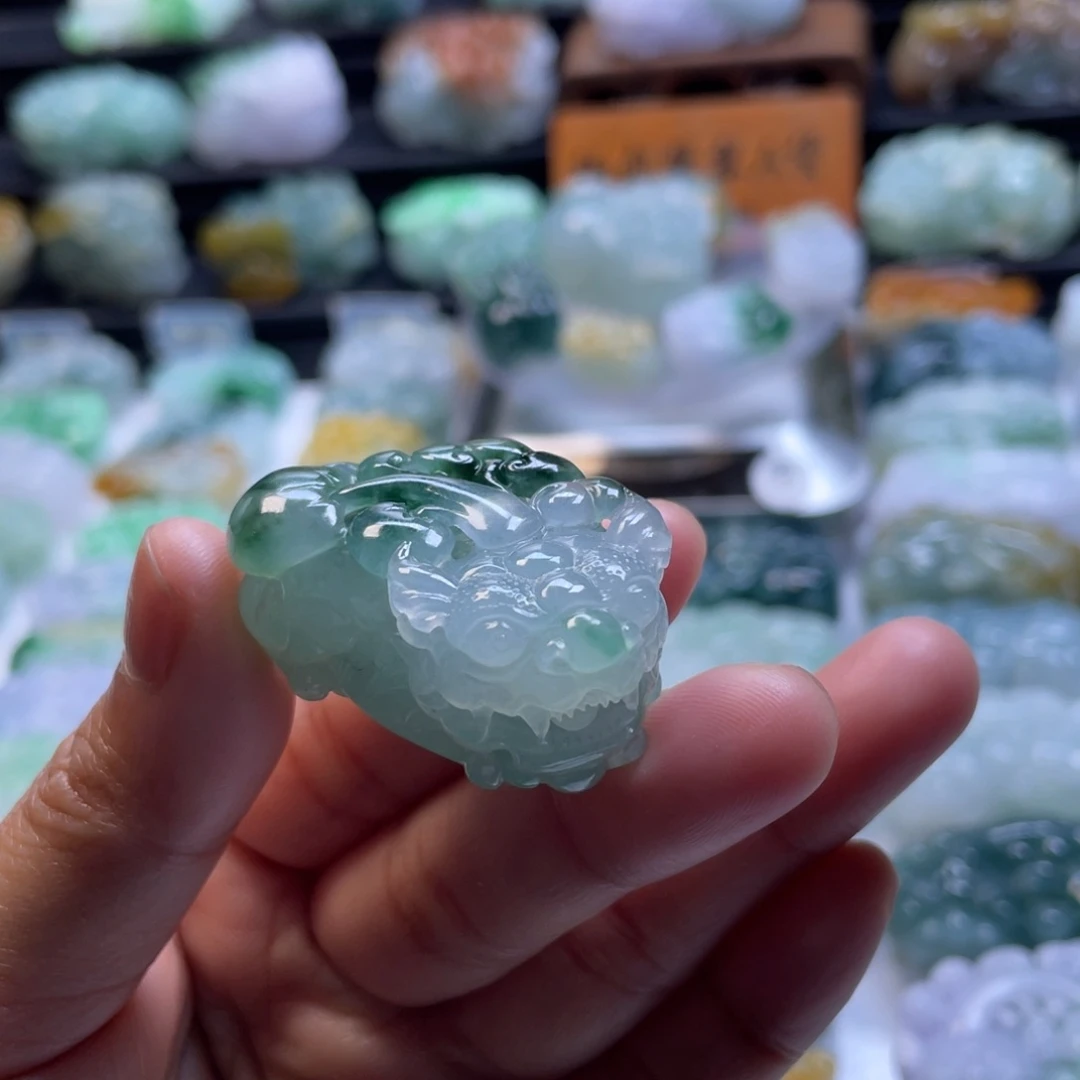 翡翠颈饰未镶嵌貔貅