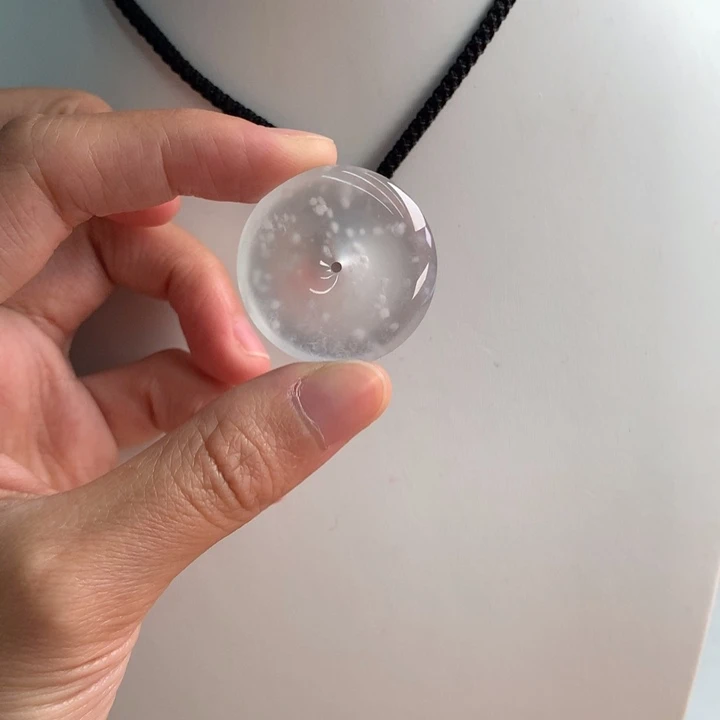 翡翠挂件未镶嵌…..