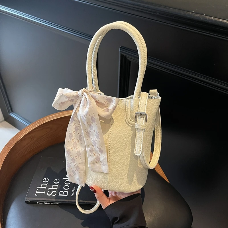 高级感洋气小包包女式2025新款流行小众超火斜挎手机包韩版水桶包