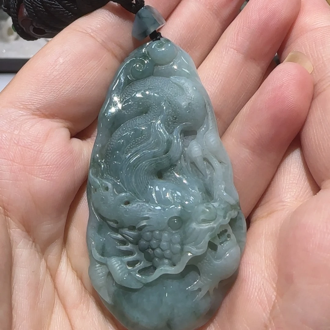 颈饰未镶嵌翡翠。。