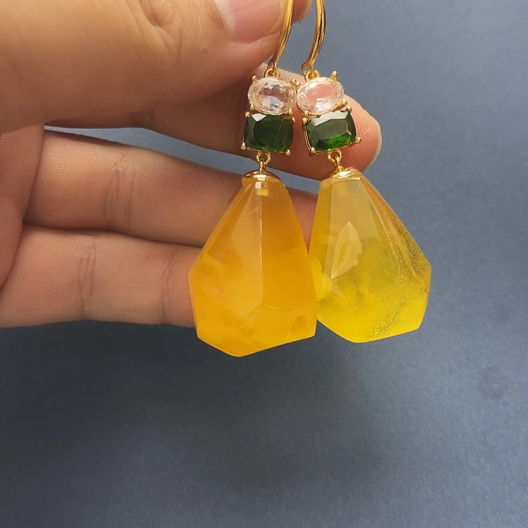 琥珀未镶嵌裸石耳坠