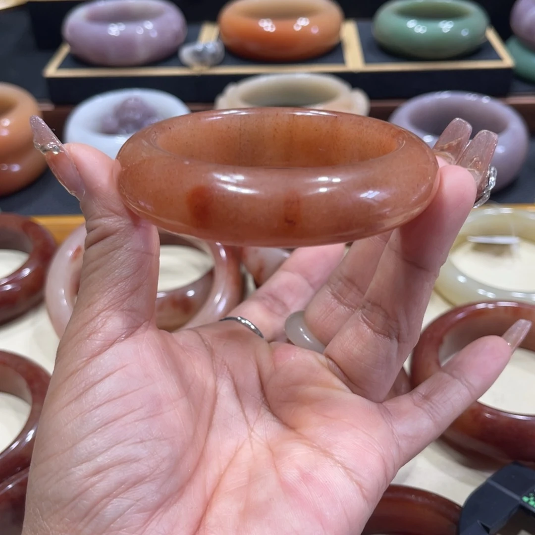 未镶嵌手镯石英岩玉