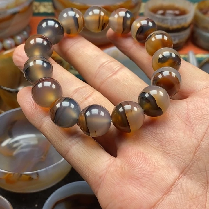 彬***汤玛瑙/玉髓未镶嵌手链