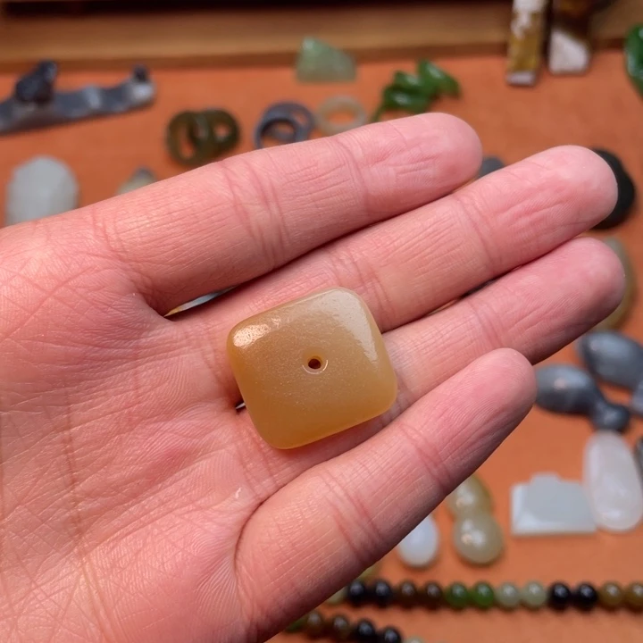 闭***关和田玉未镶嵌颈饰