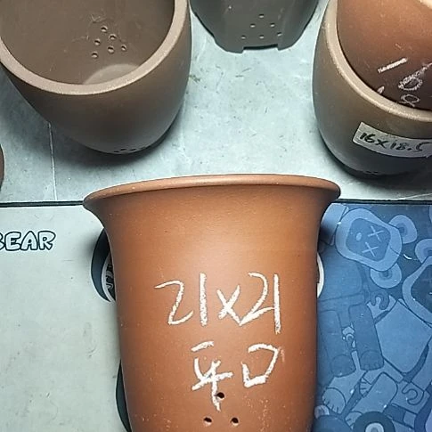 红泥平口金钟一个微瑕