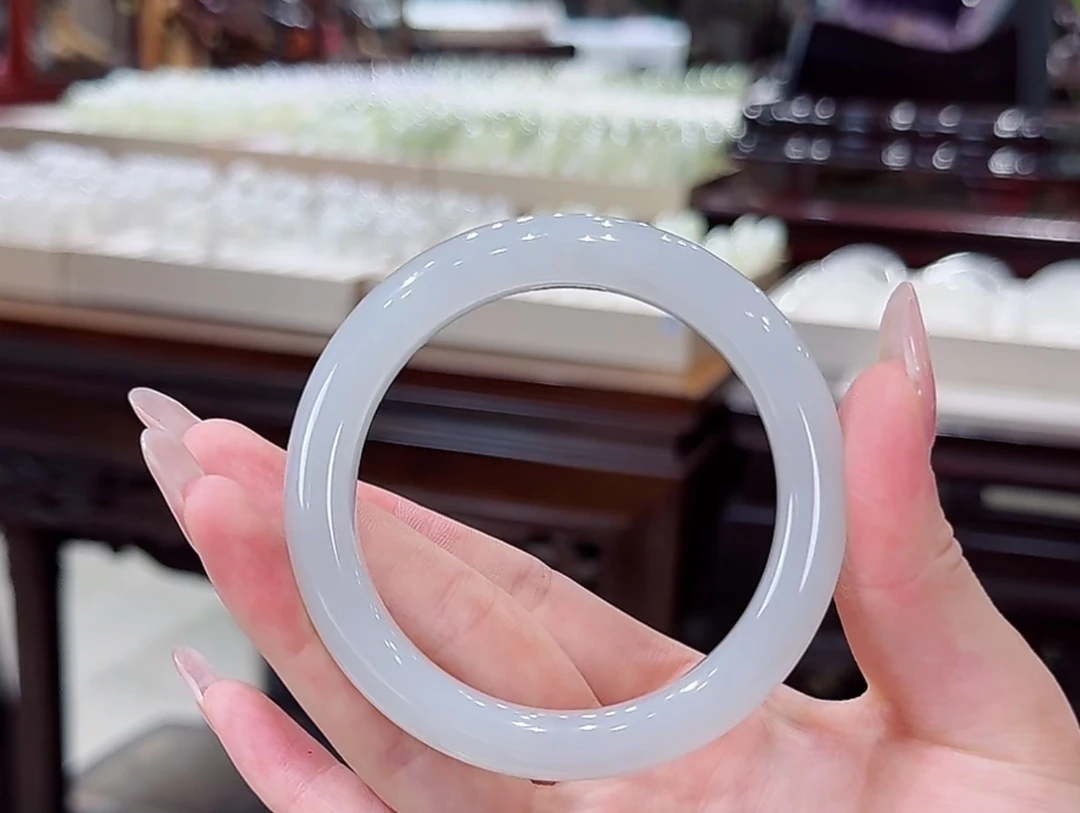 精品天然和田玉手镯 烟紫 59