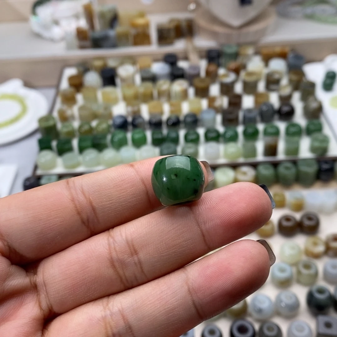 和田玉未镶嵌颈饰微瑕