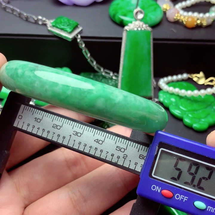 翡翠未镶嵌手镯…．．