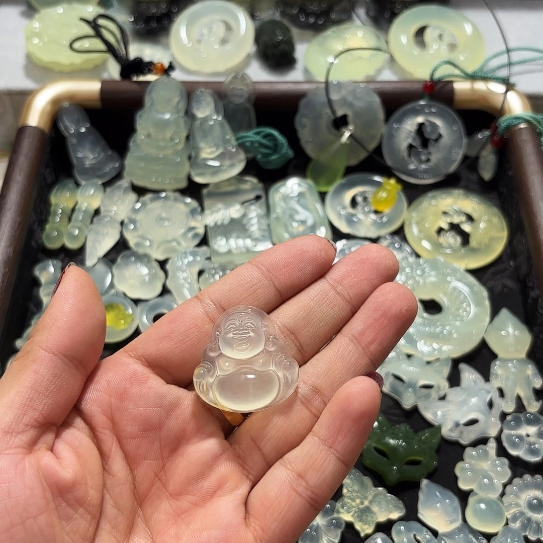 ****未镶嵌蛇纹石玉颈饰