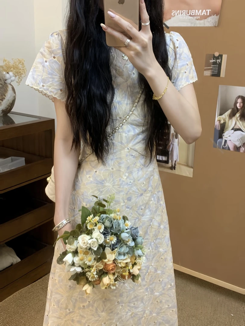 大码法式刺绣气质扎染显瘦度假风裙小众设计感V领连衣裙3753