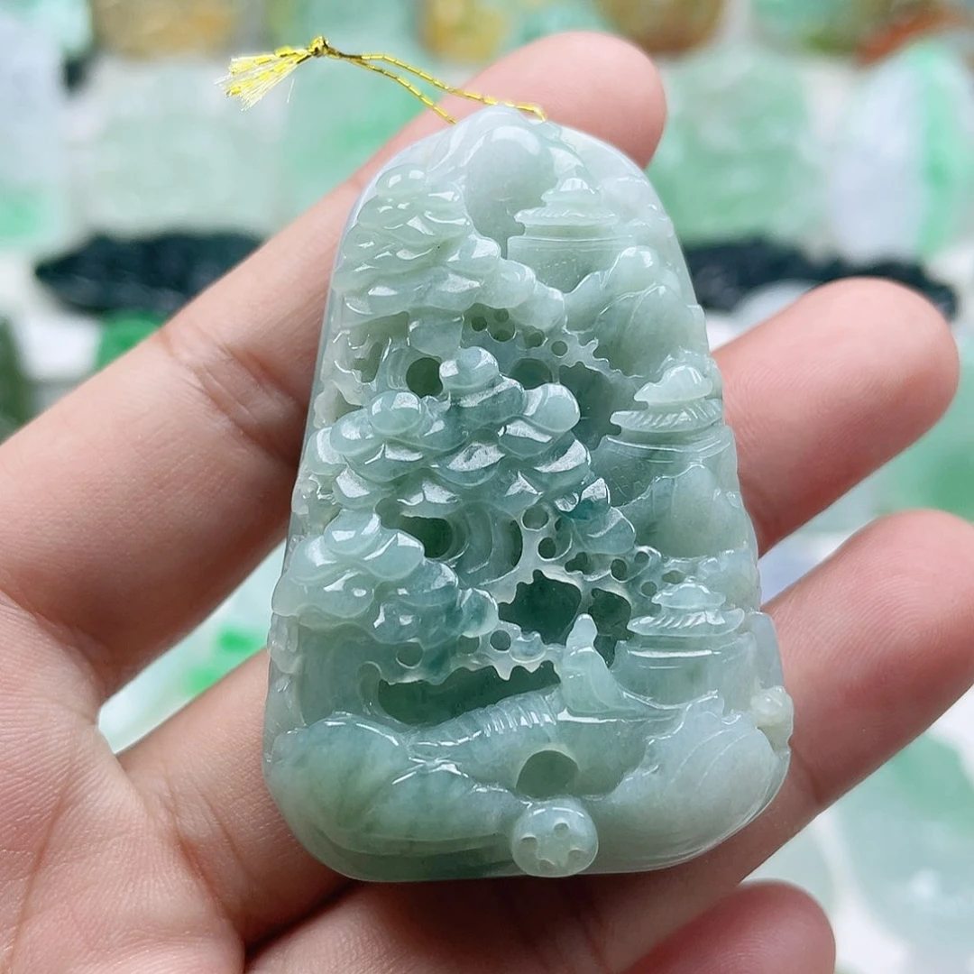 翡翠颈饰未镶嵌山水