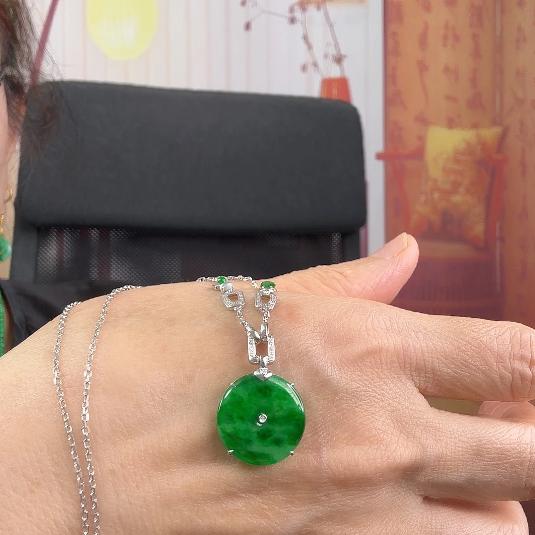 翡翠18K金镶嵌吊坠(赠链)