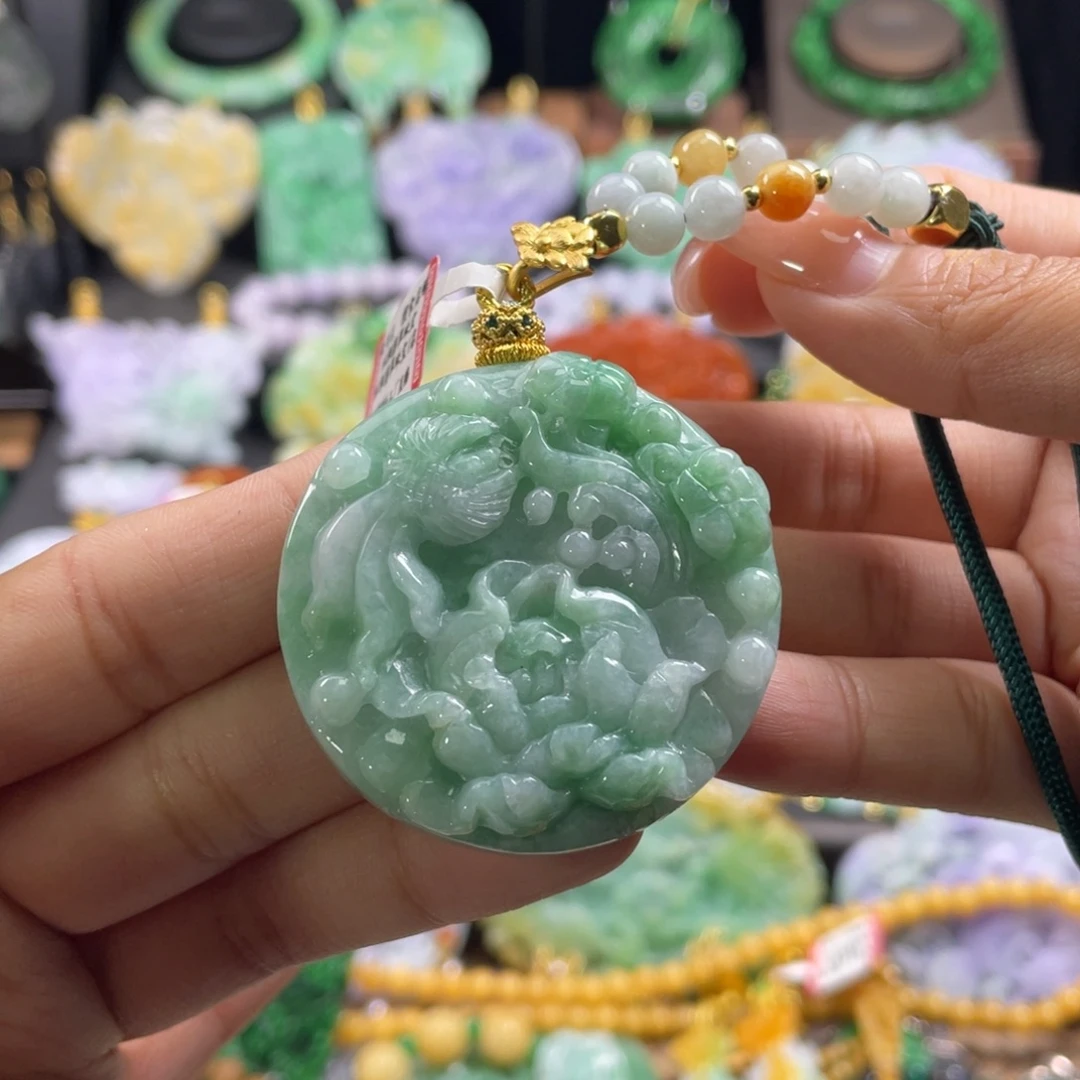 翡翠未镶嵌颈饰待编织