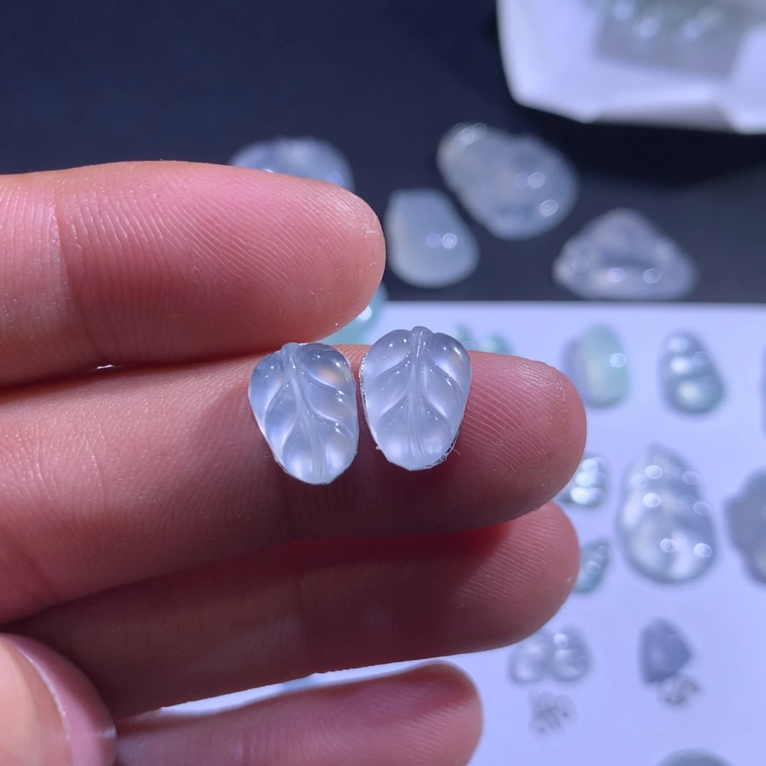 翡翠未镶嵌颈饰叶子