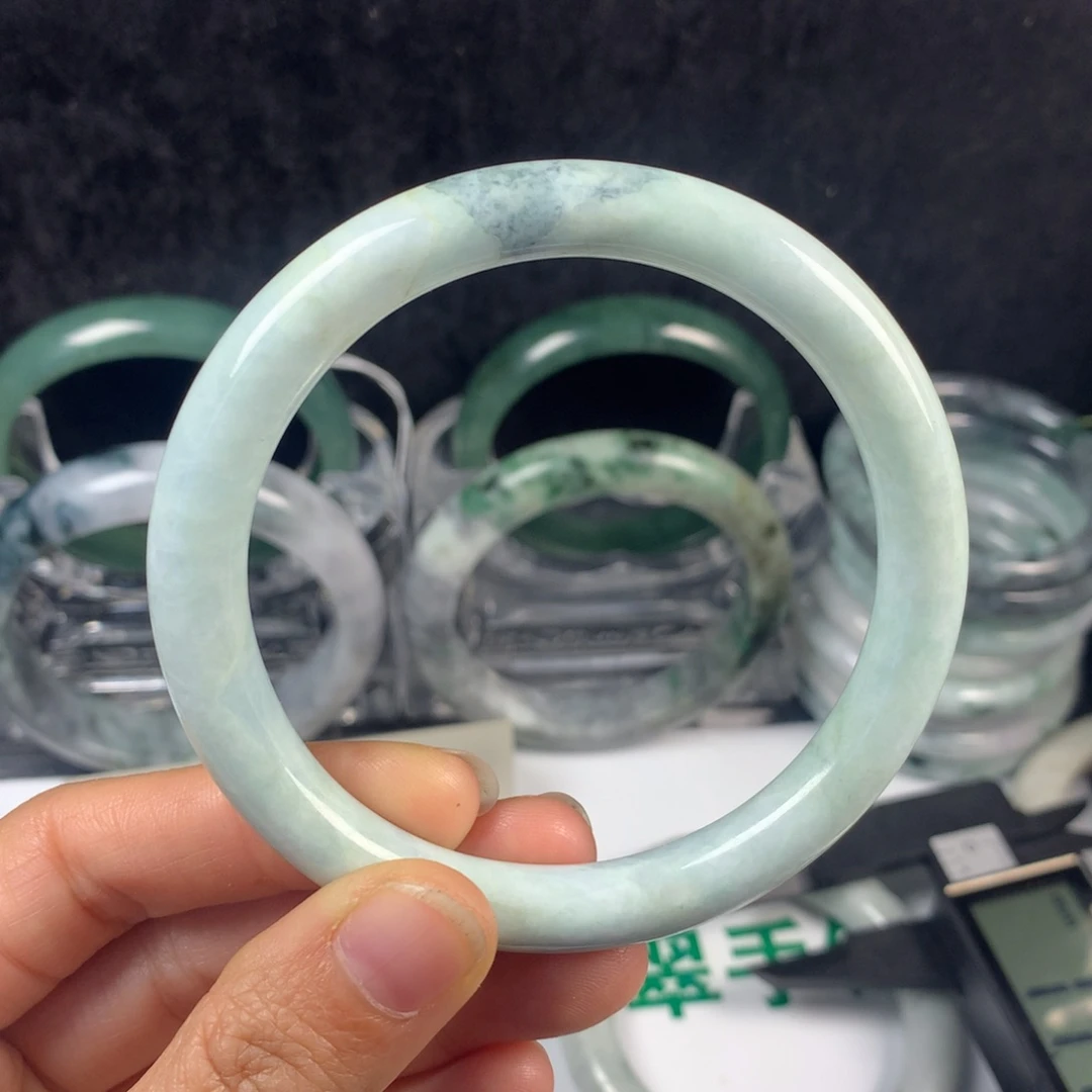翡翠未镶嵌手镯44号   60圈