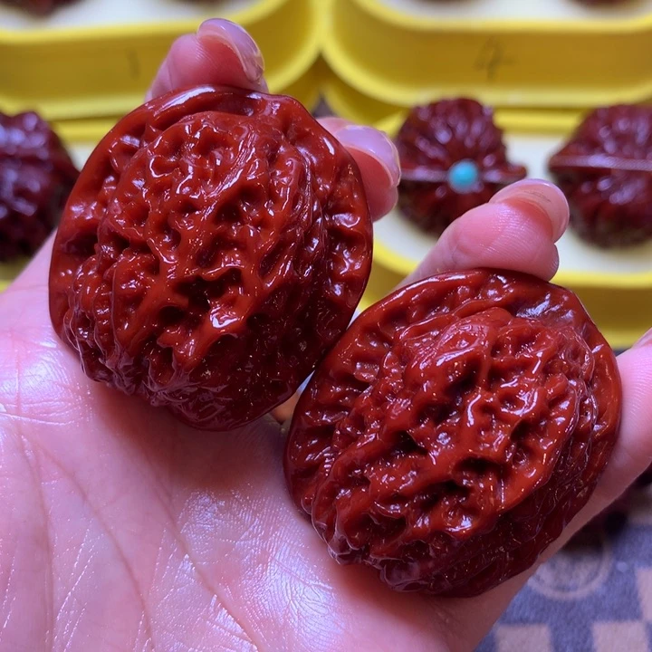 文玩核桃吊坠大花40