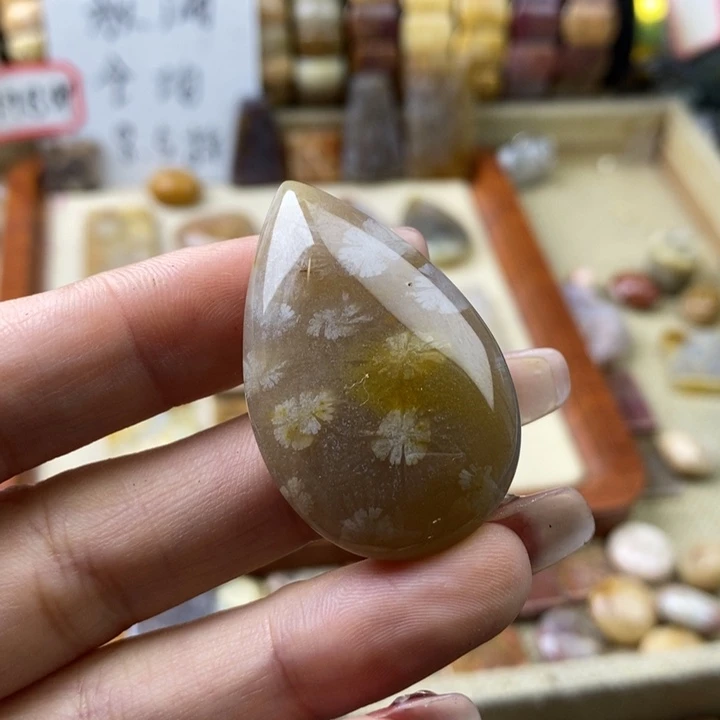 石英岩玉合金颈饰