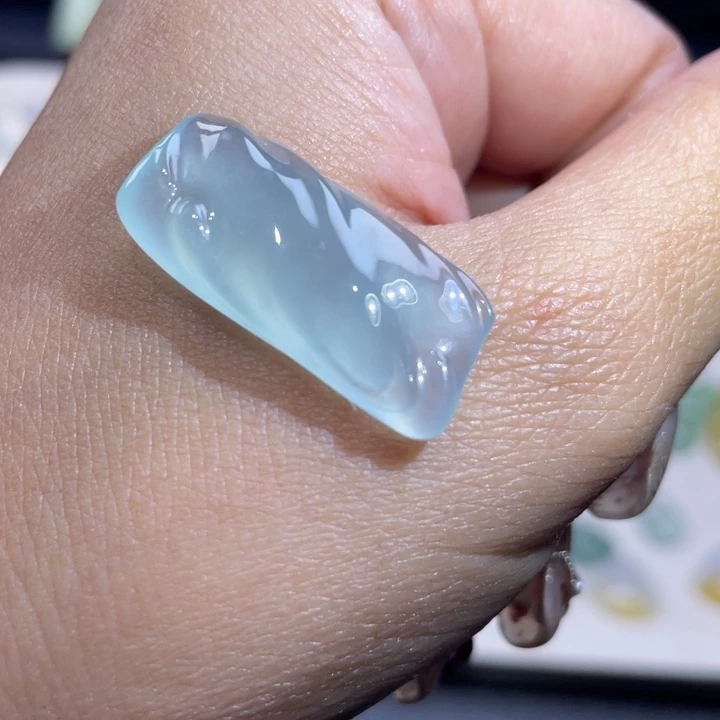 翡翠未镶嵌颈饰随行