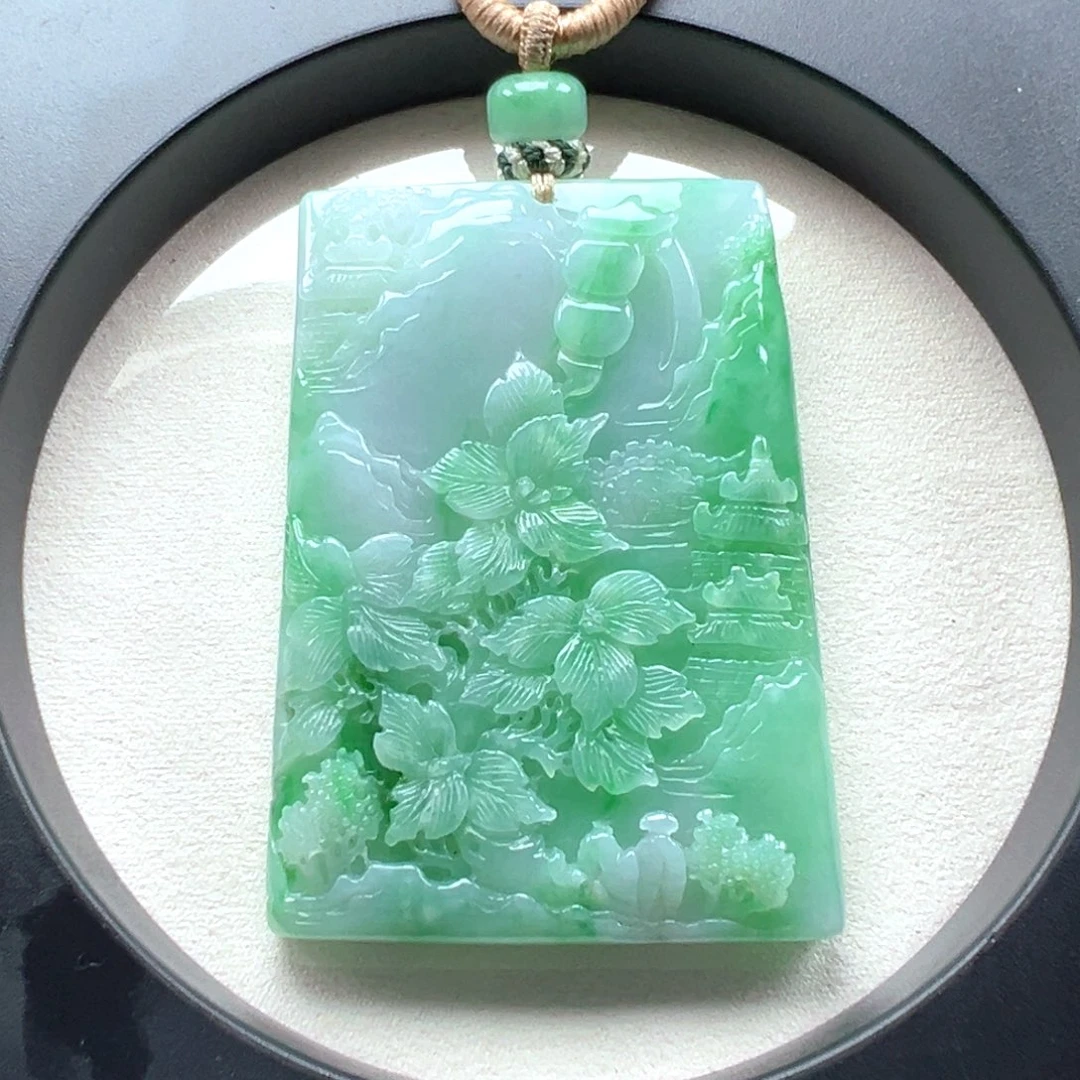 翡翠未镶嵌颈饰山水