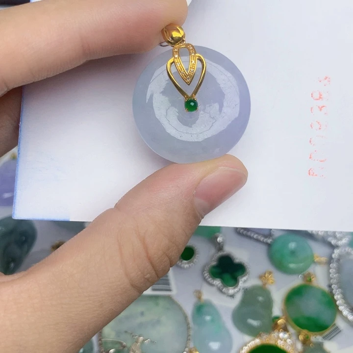 翡翠18K金镶嵌颈饰平安扣