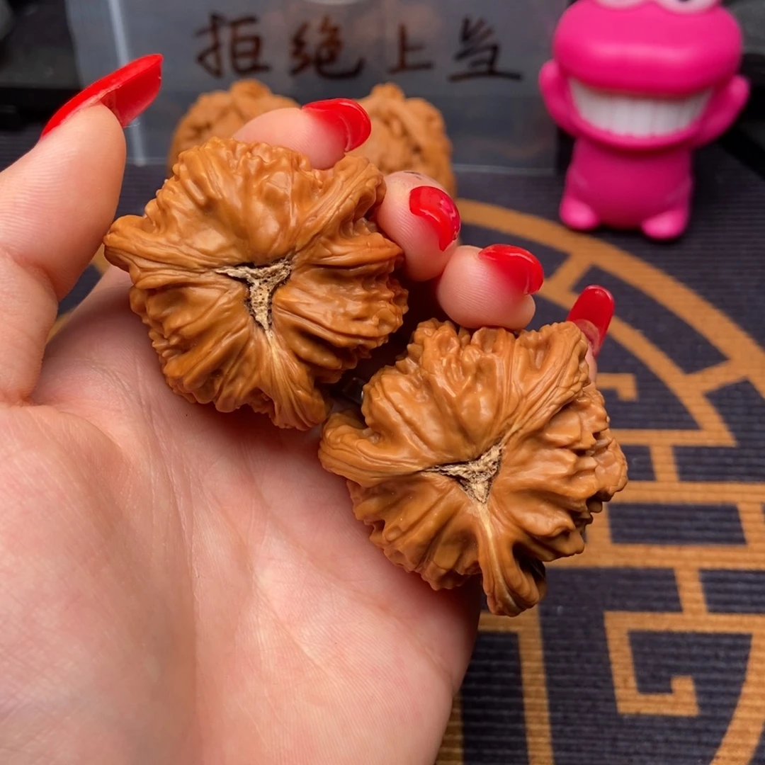 文玩核桃吊坠屿白狮