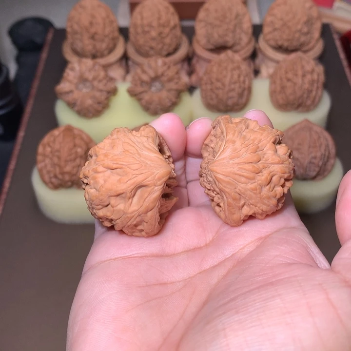 核桃文玩核桃把件聚宝盆