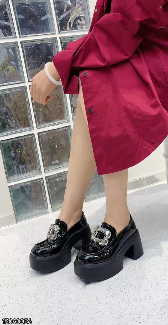 广州女鞋，洋气款热销