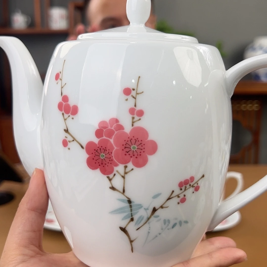 高白瓷 红梅腰鼓壶，微瑕