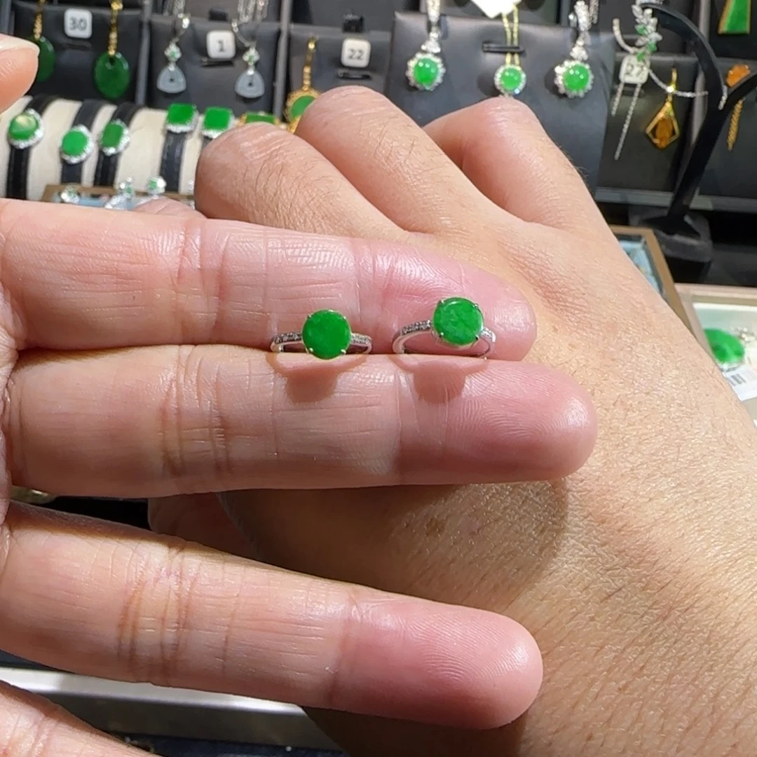 翡翠18K金镶嵌颈饰耳包