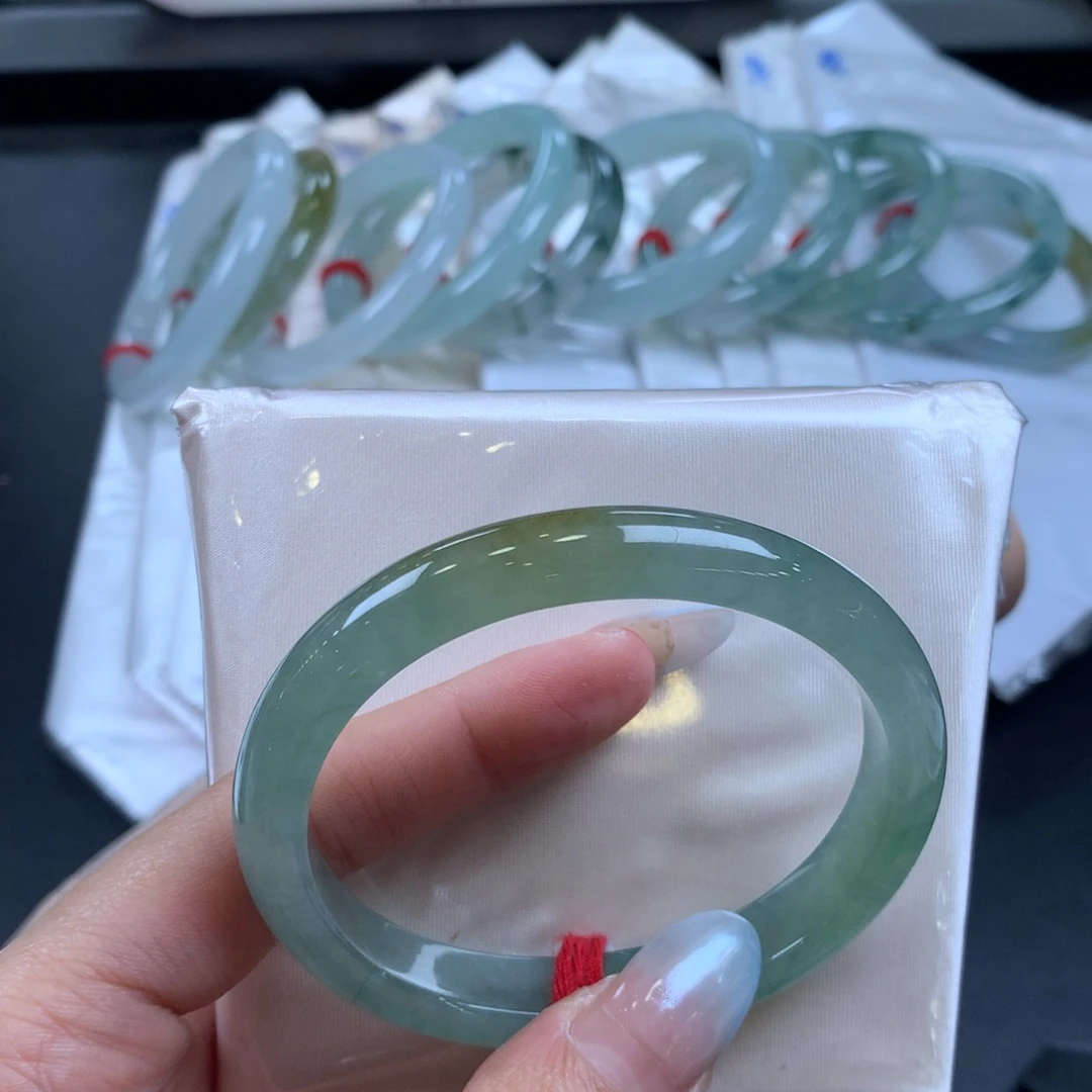 翡翠未镶嵌手镯57贵妃