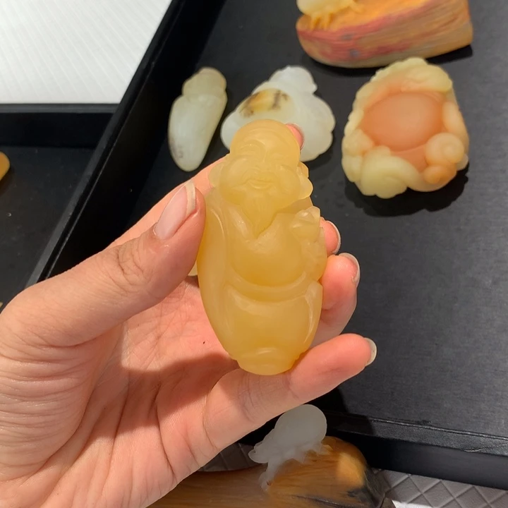 未镶嵌石英质玉（黄龙玉）颈饰