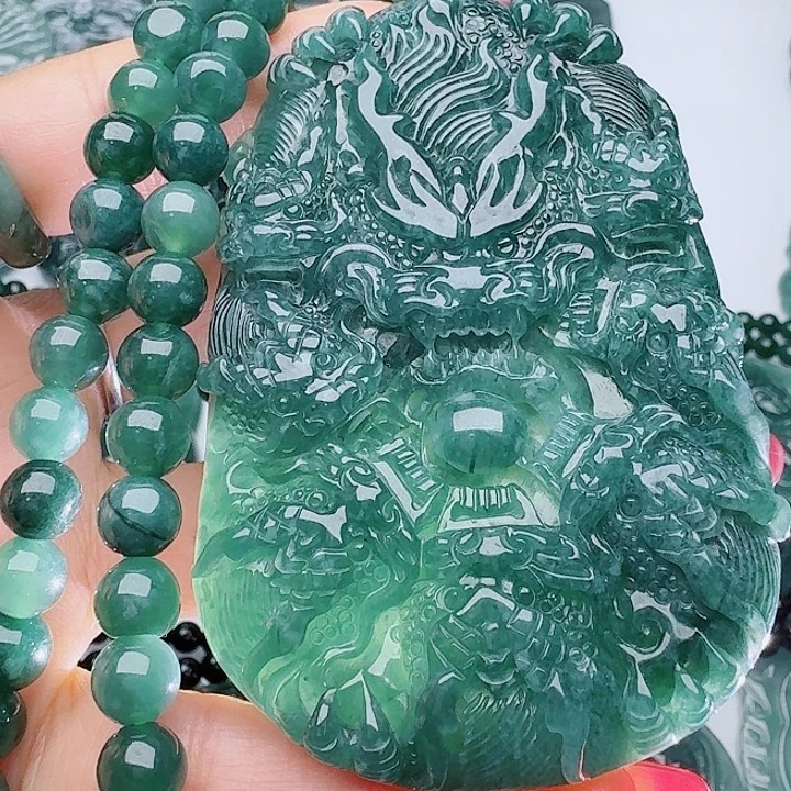 翡翠未镶嵌颈饰多样性发其一