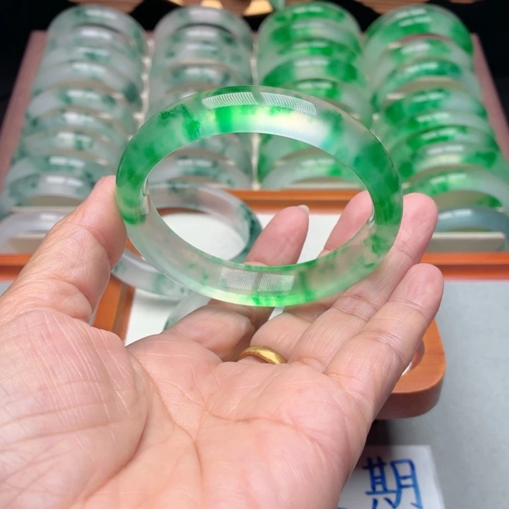 文***石英质玉未镶嵌手镯