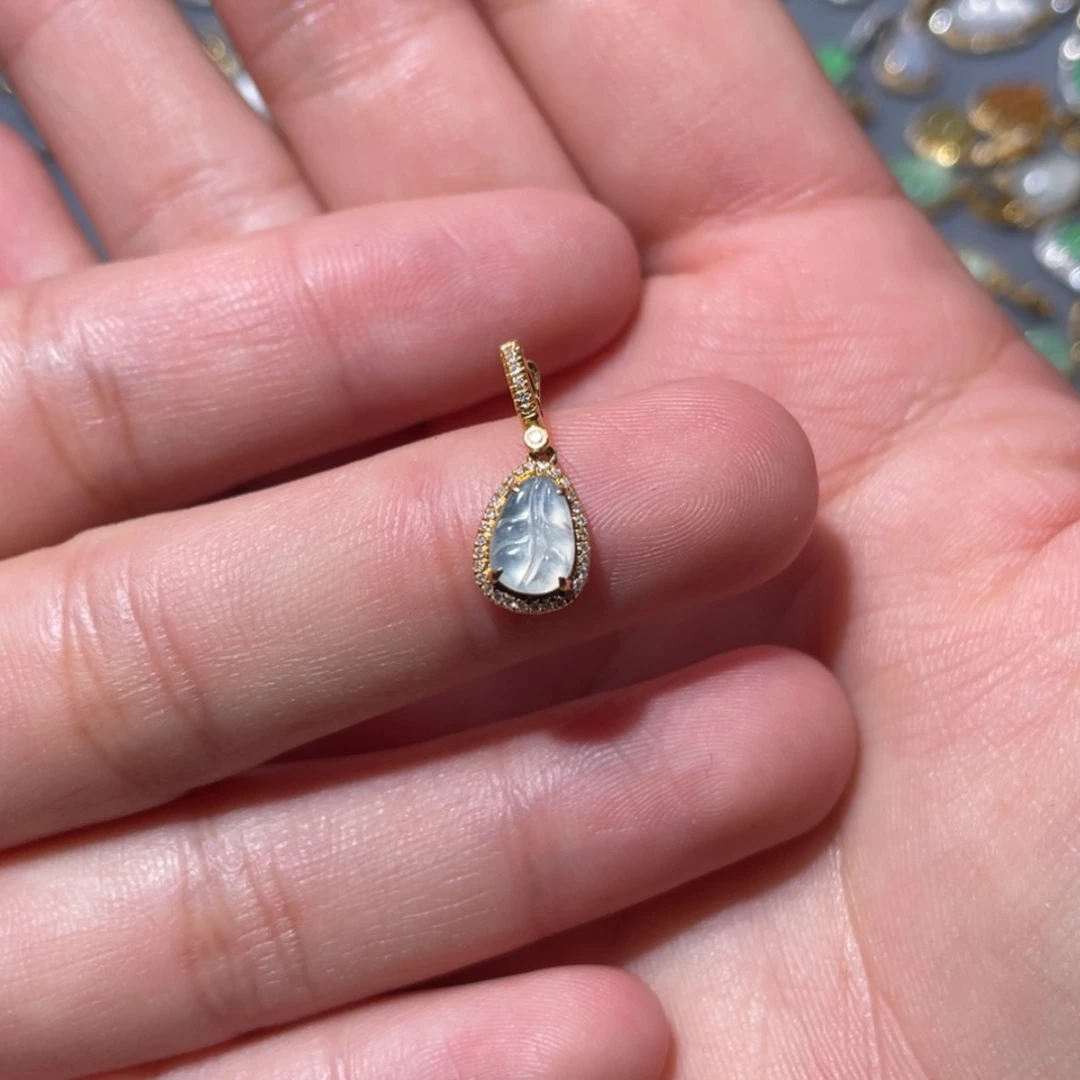 【闪购商品】颈饰18K金镶嵌翡翠