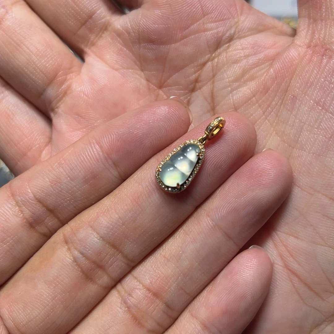 颈饰18K金镶嵌翡翠