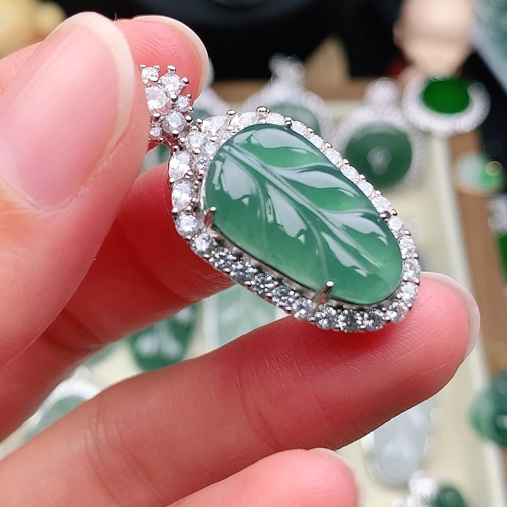 颈饰未镶嵌翡翠吊坠