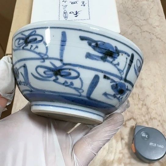 瓷片瓷器。              
